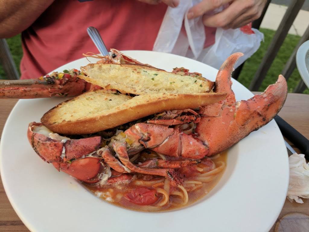 Off The Hook Restaurant and Bar | restaurant | 1 NJ-36, Highlands, NJ 07732, USA | 7328722006 OR +1 732-872-2006