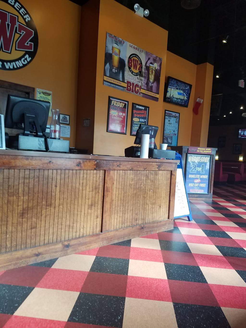 BreWingZ Restaurant and Bar | restaurant | 5007 Fairmont Pkwy, Pasadena, TX 77505, USA | 2819914964 OR +1 281-991-4964