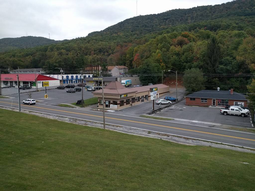 Subway | restaurant | 3180 E Cumberland Rd, Bluefield, WV 24701, USA | 3043257827 OR +1 304-325-7827