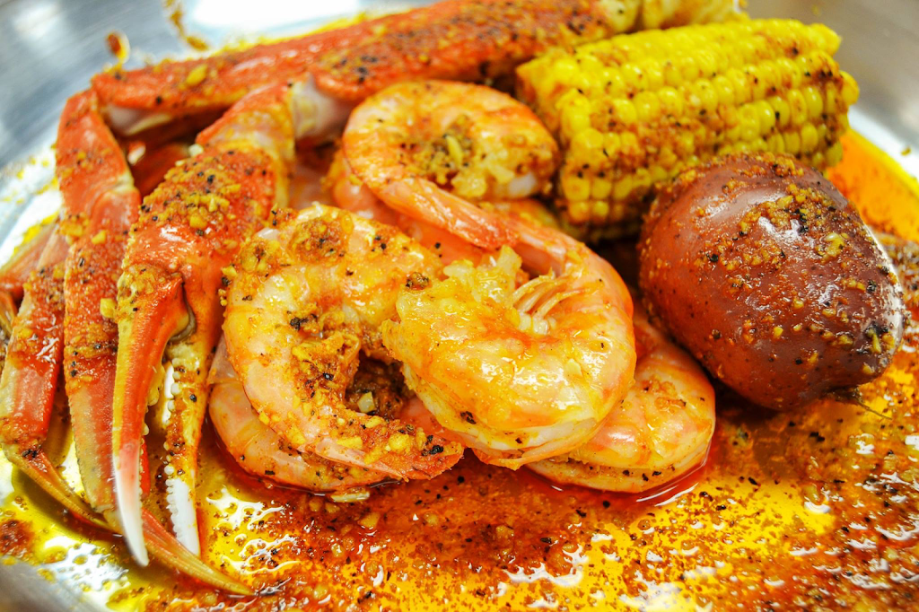 Crab World Seafood Restaurant | meal takeaway | 6450 Georgia Ave NW, Washington, DC 20012, USA | 2027232356 OR +1 202-723-2356