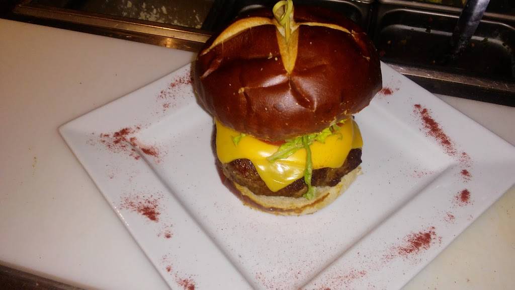 Glenroy Lunch & Tavern Inc | restaurant | 145 E 149th St, Bronx, NY 10451, USA | 7189939804 OR +1 718-993-9804