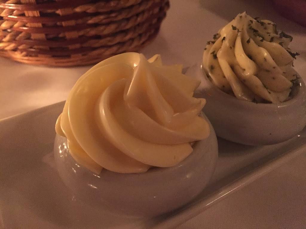 Restaurant Le Lupin | restaurant | 376 Rue Saint Georges, Trois-Rivières, QC G9A 2K6, Canada | 8193704740 OR +1 819-370-4740