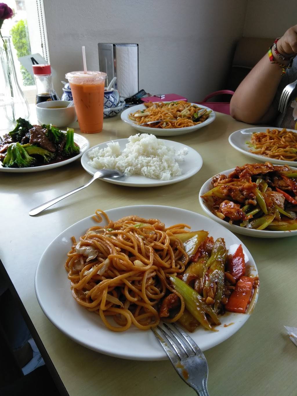 Big Chopsticks | restaurant | 1320 W Willow St # A, Long Beach, CA 90810, USA | 5629817500 OR +1 562-981-7500