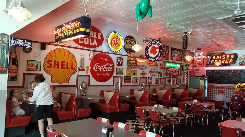 Moms Diner | restaurant | 213 N Defiance St, Archbold, OH 43502, USA | 4194455060 OR +1 419-445-5060