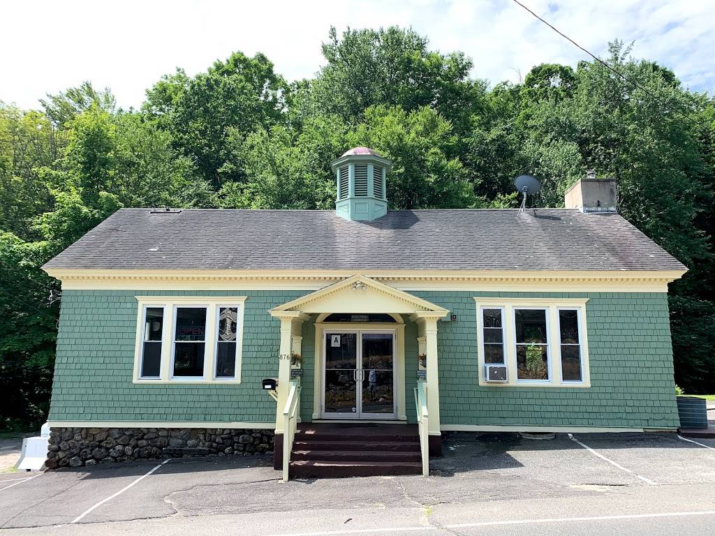 Tucks Tavern | restaurant | 876 Rubber Ave, Naugatuck, CT 06770, USA | 4752123453 OR +1 475-212-3453