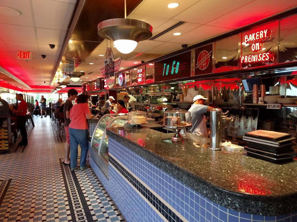 Silver Diner- Reston | restaurant | 11951 Killingsworth Ave, Reston, VA 20194, USA | 7037420801 OR +1 703-742-0801