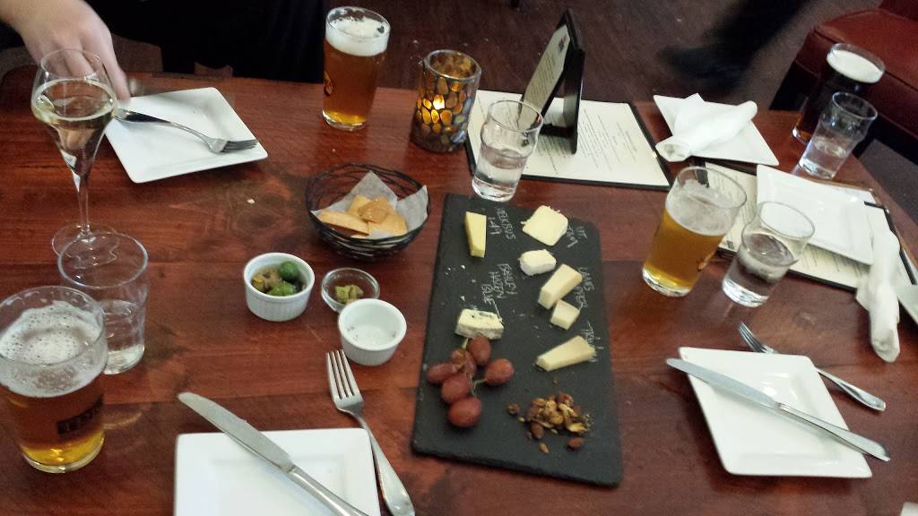 TRIO Restaurant & Market | restaurant | 3708 N Croatan Hwy, Kitty Hawk, NC 27949, USA | 2522610277 OR +1 252-261-0277