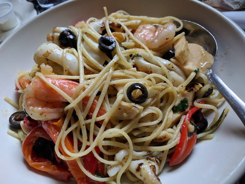 Club Lucky | restaurant | 1824 W Wabansia Ave, Chicago, IL 60622, USA | 7732272300 OR +1 773-227-2300