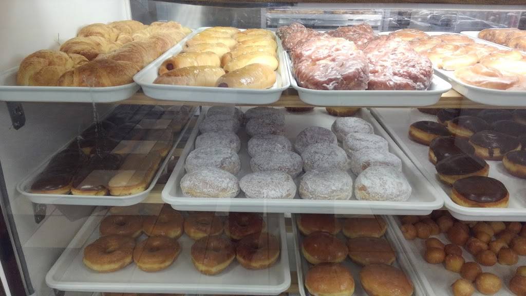 Sinas Donut and Deli | restaurant | 6625 Maynardville Pike, Knoxville, TN 37918, USA | 8653773162 OR +1 865-377-3162