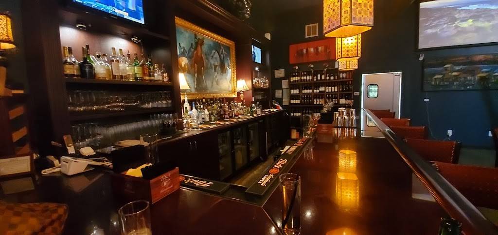 Trez Art and Wine Bar | restaurant | 920 Studemont St Suite #150, Houston, TX 77007, USA | 2815011788 OR +1 281-501-1788