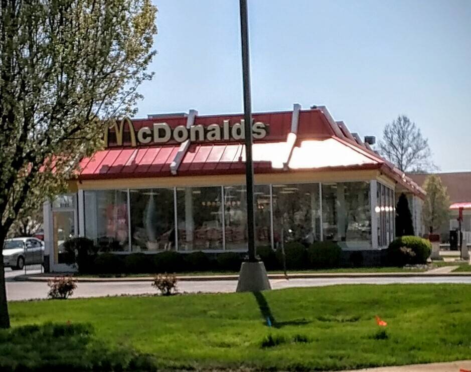 McDonalds | cafe | 3701 Elm, St Charles, MO 63301, USA | 6364430554 OR +1 636-443-0554