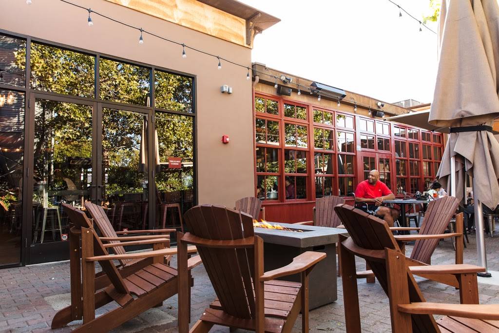 Sauced BBQ & Spirits - Walnut Creek | restaurant | 1410 Locust St, Walnut Creek, CA 94596, USA | 9254335957 OR +1 925-433-5957