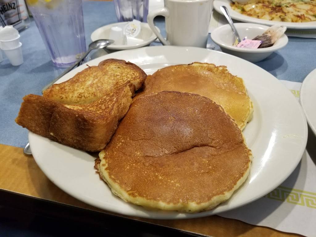 Forum Diner | restaurant | 315 W E Main St, Bay Shore, NY 11706, USA | 6316664455 OR +1 631-666-4455