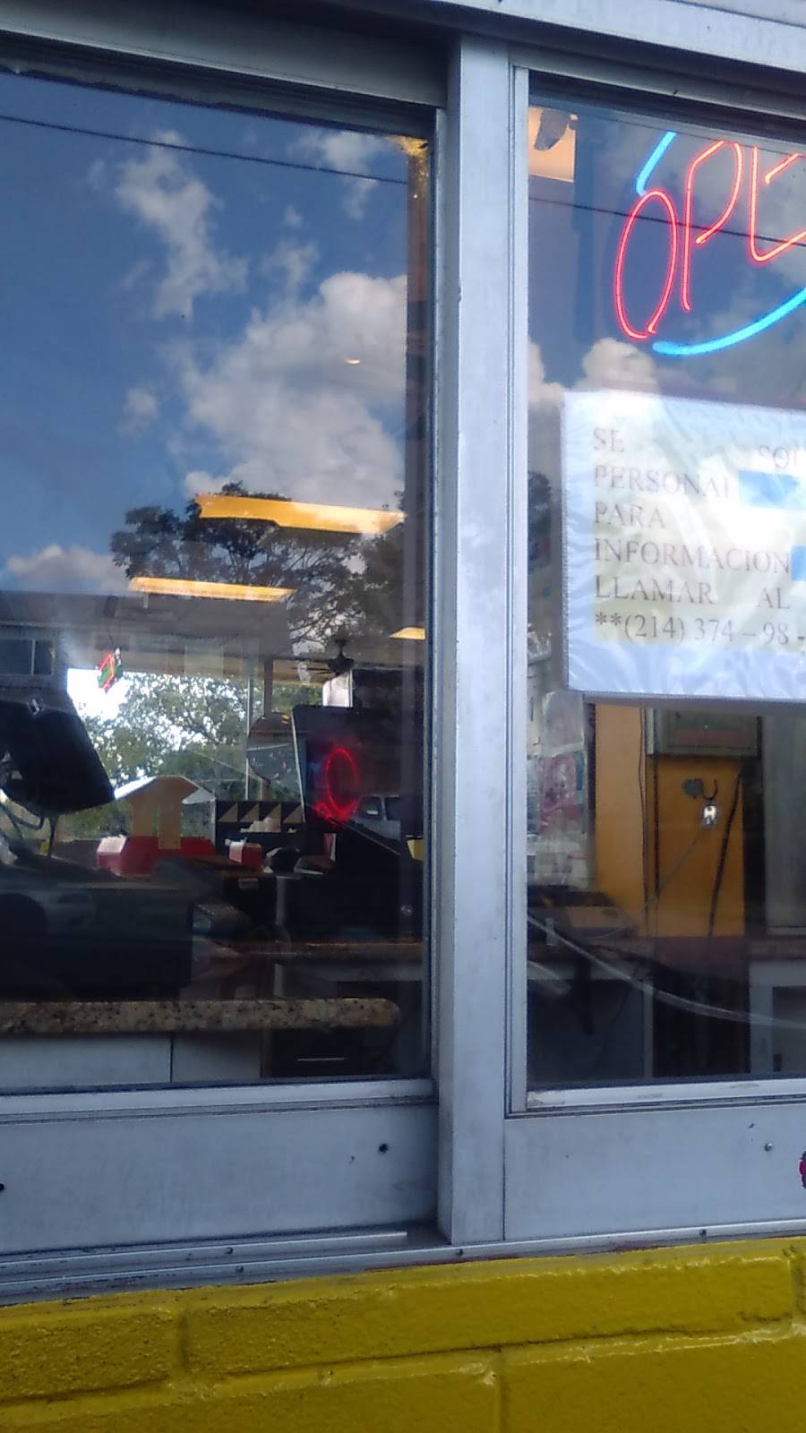 El Pollo Fiesta Inc | restaurant | 915 S Hampton Rd, Dallas, TX 75208, USA | 2149419399 OR +1 214-941-9399