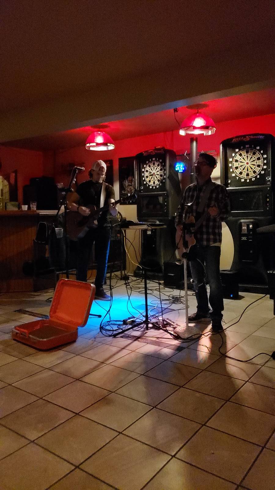 Gigs Place | restaurant | 220 E Locust St, Fairbury, IL 61739, USA | 8156923302 OR +1 815-692-3302