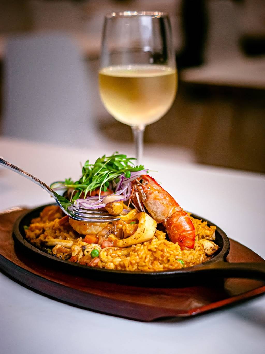 Mares Real Peruvian Cuisine | restaurant | 13586 Village Park Dr #302, Orlando, FL 32837, USA | 4077309539 OR +1 407-730-9539