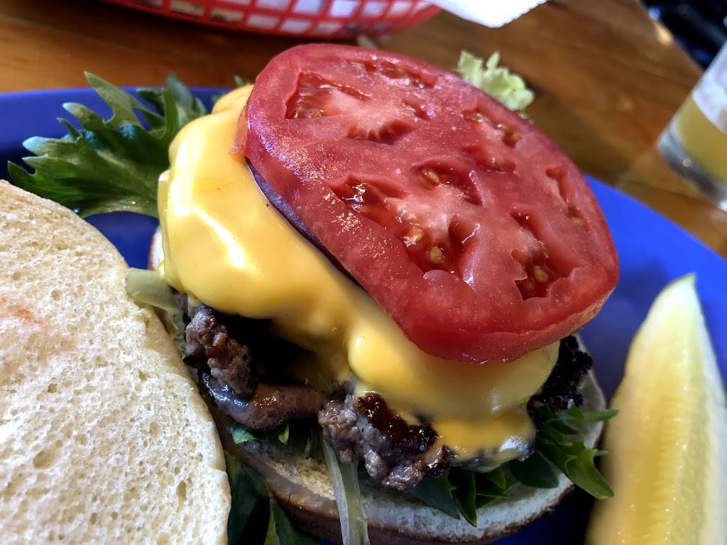 Herbies Bar & Chowder House | restaurant | 6350 Overseas Hwy, Marathon, FL 33050, USA | 3057436373 OR +1 305-743-6373