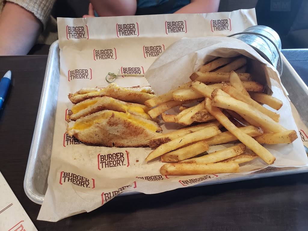 Burger Theory at Holiday Inn Indianapolis Airport | restaurant | 8555 Stansted Dr, Indianapolis, IN 46241, USA | 3174552451 OR +1 317-455-2451