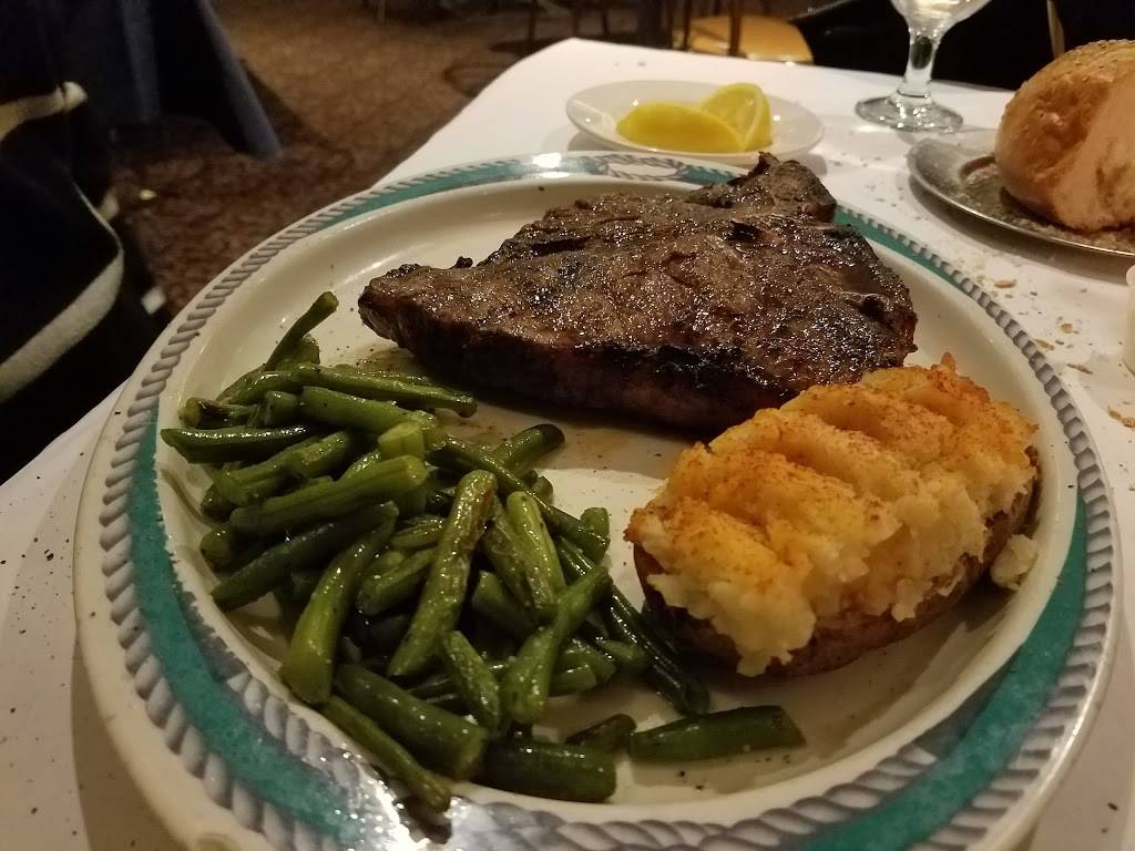 Allettos Restaurant | restaurant | 218 E Montauk Hwy, Lindenhurst, NY 11757, USA | 6312269205 OR +1 631-226-9205