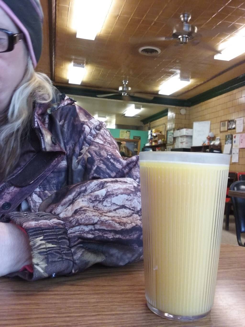 Netties Cafe | restaurant | 128 S Phelps St, Decatur, MI 49045, USA | 2694233011 OR +1 269-423-3011