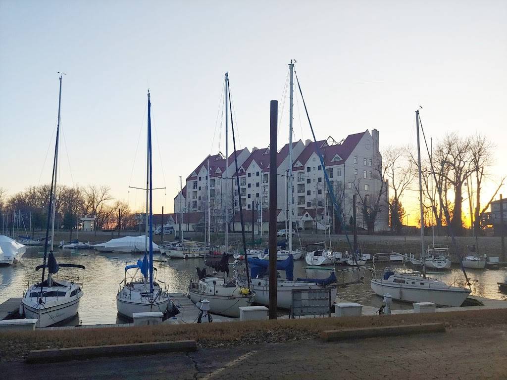 Bearnos Pizza by the Bay | restaurant | 5801 River Rd, Prospect, KY 40059, USA | 5022287933 OR +1 502-228-7933