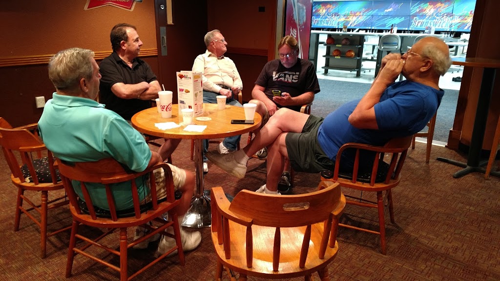 Bowlero Apopka | restaurant | 2160 E Semoran Blvd, Apopka, FL 32703, USA | 4078809090 OR +1 407-880-9090