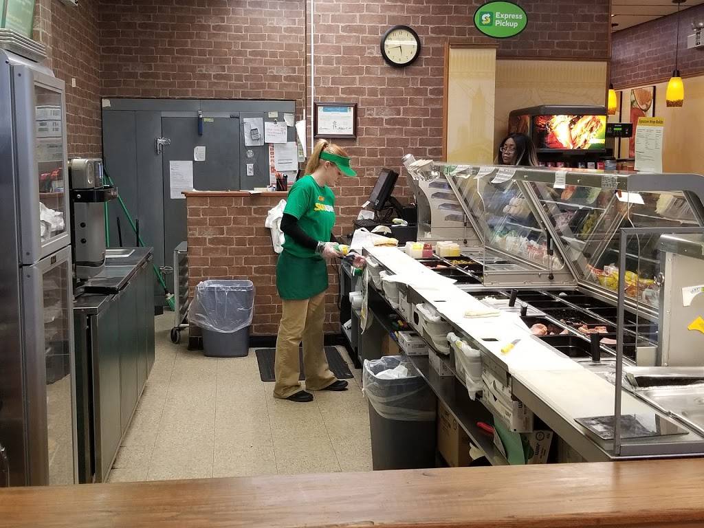 Subway | restaurant | 246 S Silver Springs Rd, Cape Girardeau, MO 63703, USA | 5733390440 OR +1 573-339-0440