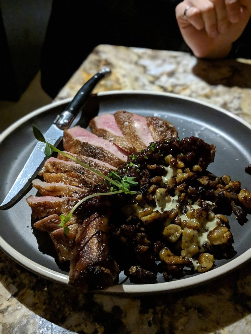 Food & Beverage | restaurant | 2090 Wyandotte St E B, Windsor, ON N8Y 5B2, Canada | 5199158147 OR +1 519-915-8147