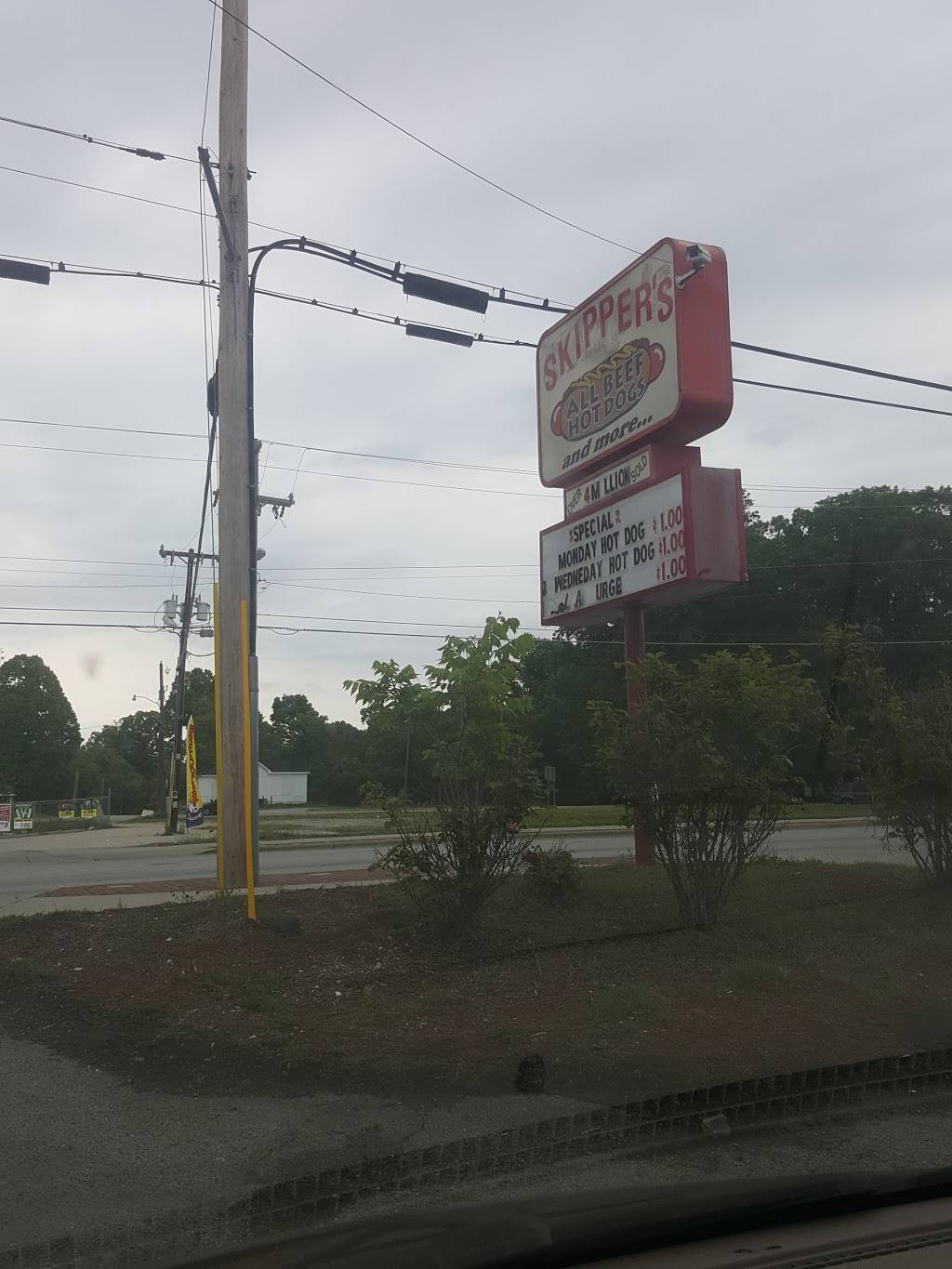 Skippers All Beef Hot Dogs | restaurant | 1940 E Market St, Greensboro, NC 27401, USA | 3362743647 OR +1 336-274-3647