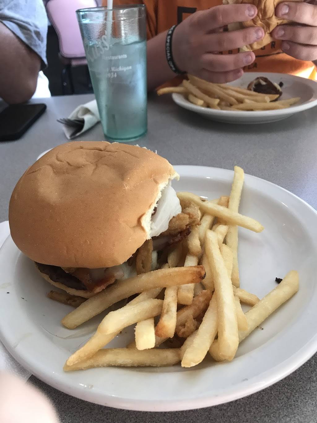 Russ Restaurant | restaurant | 3531 Alpine Ave NW, Grand Rapids, MI 49544, USA | 6167842230 OR +1 616-784-2230