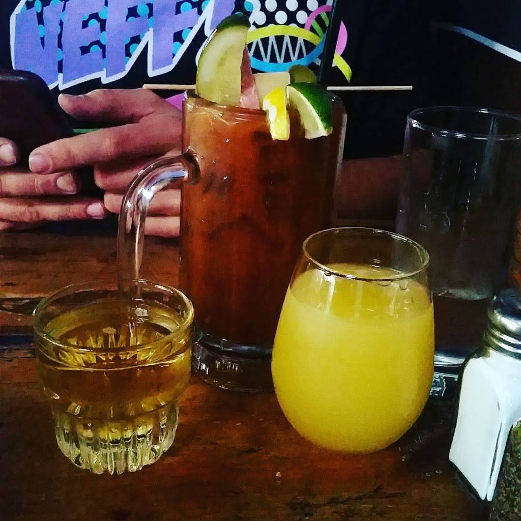 The Garage | restaurant | 1709 N Arlington Pl, Milwaukee, WI 53202, USA | 4142259330 OR +1 414-225-9330