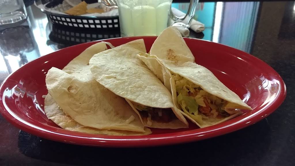 El Charro Mexican Restaurant | restaurant | 122 Elm St, Farmington, MN 55024, USA | 6514608077 OR +1 651-460-8077