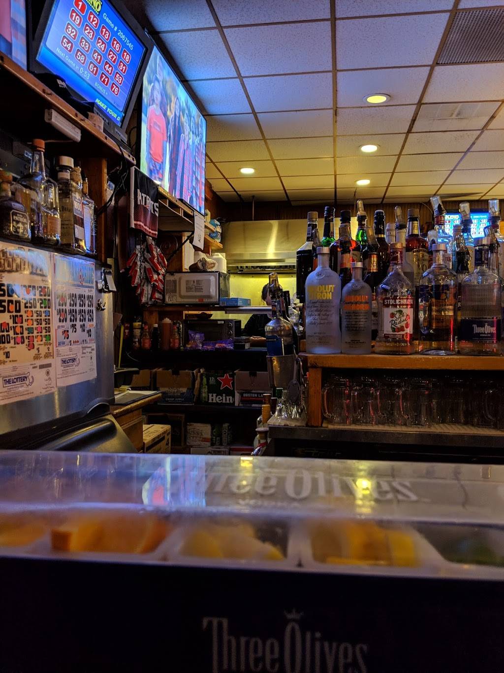 Difillipos Brick Yard Bar & Grill | restaurant | 163 Blossom St, Lynn, MA 01902, USA | 7815959468 OR +1 781-595-9468