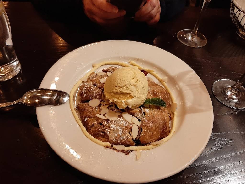 Maggianos Little Italy | restaurant | 7025 W 135th St, Overland Park, KS 66223, USA | 9138978020 OR +1 913-897-8020