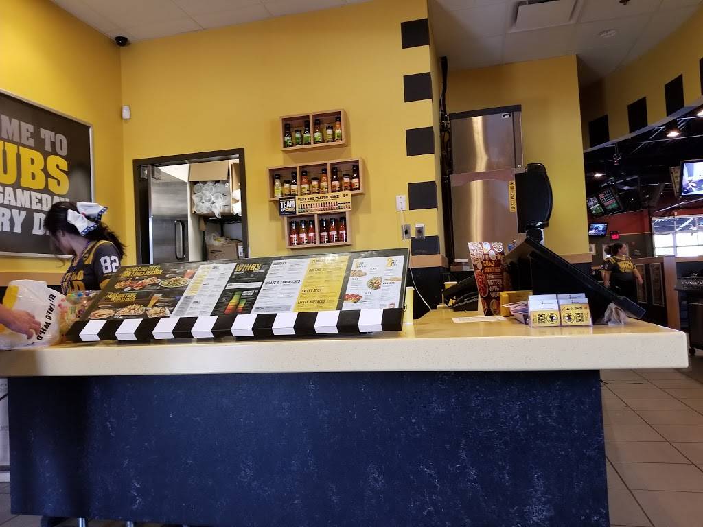 Buffalo Wild Wings | meal takeaway | 37651 Six Mile Rd, Livonia, MI 48152, USA | 7344694400 OR +1 734-469-4400
