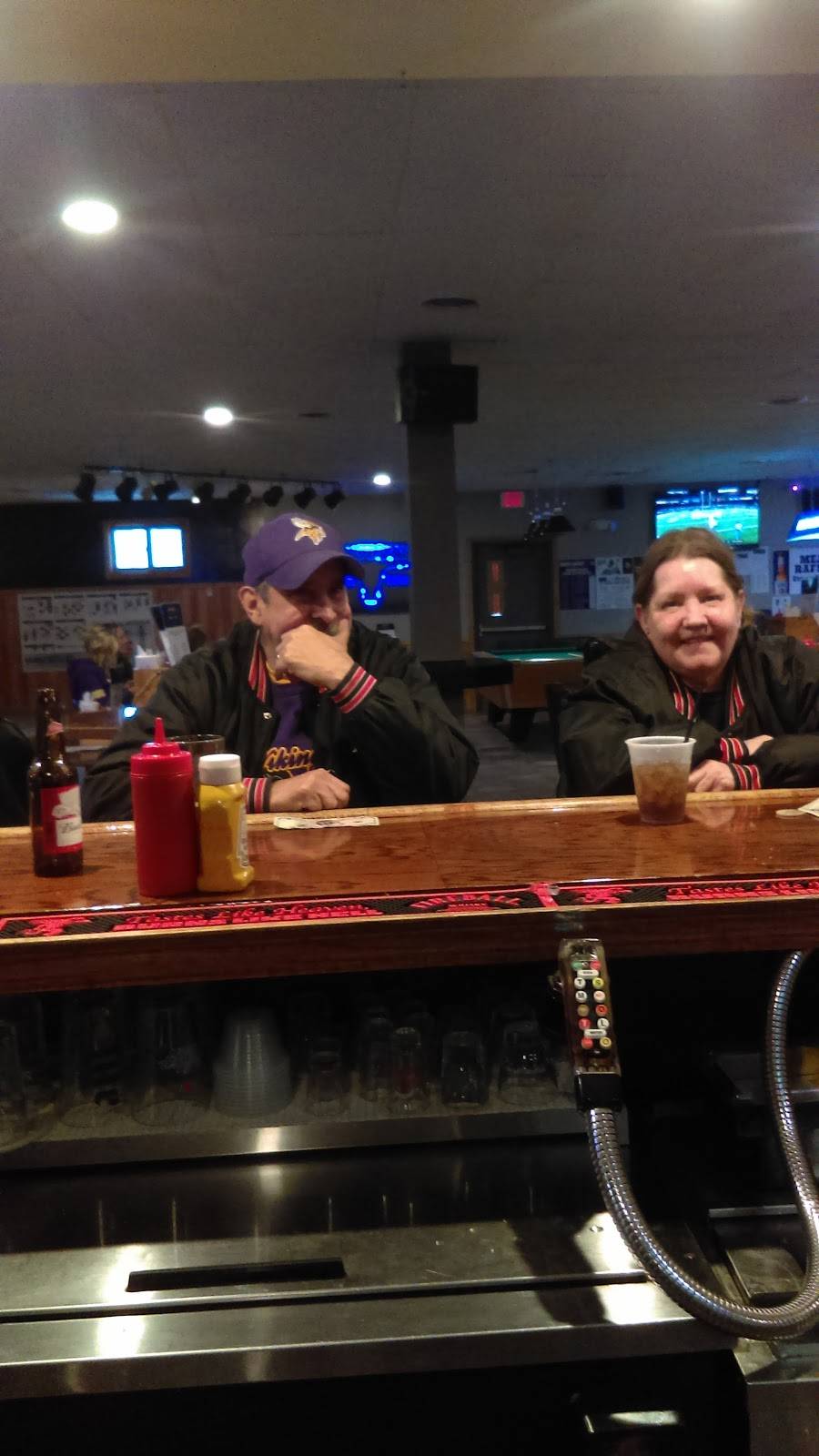 Longhorns Burger House | restaurant | 400 Central Ave, Lester Prairie, MN 55354, USA | 3203952500 OR +1 320-395-2500