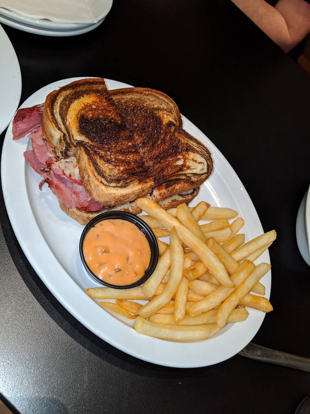 Olde Bostons Restaurant & Pub | restaurant | 809 Central Ave # 110 # 110, Fort Dodge, IA 50501, USA | 5159555333 OR +1 515-955-5333