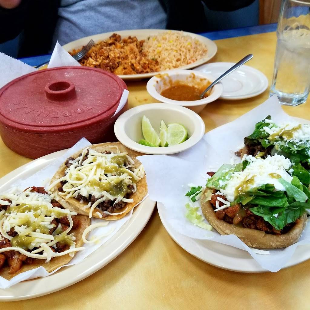 Supermercado La Chiquita | restaurant | 4926 W Cermak Rd, Cicero, IL 60804, USA | 7087807157 OR +1 708-780-7157