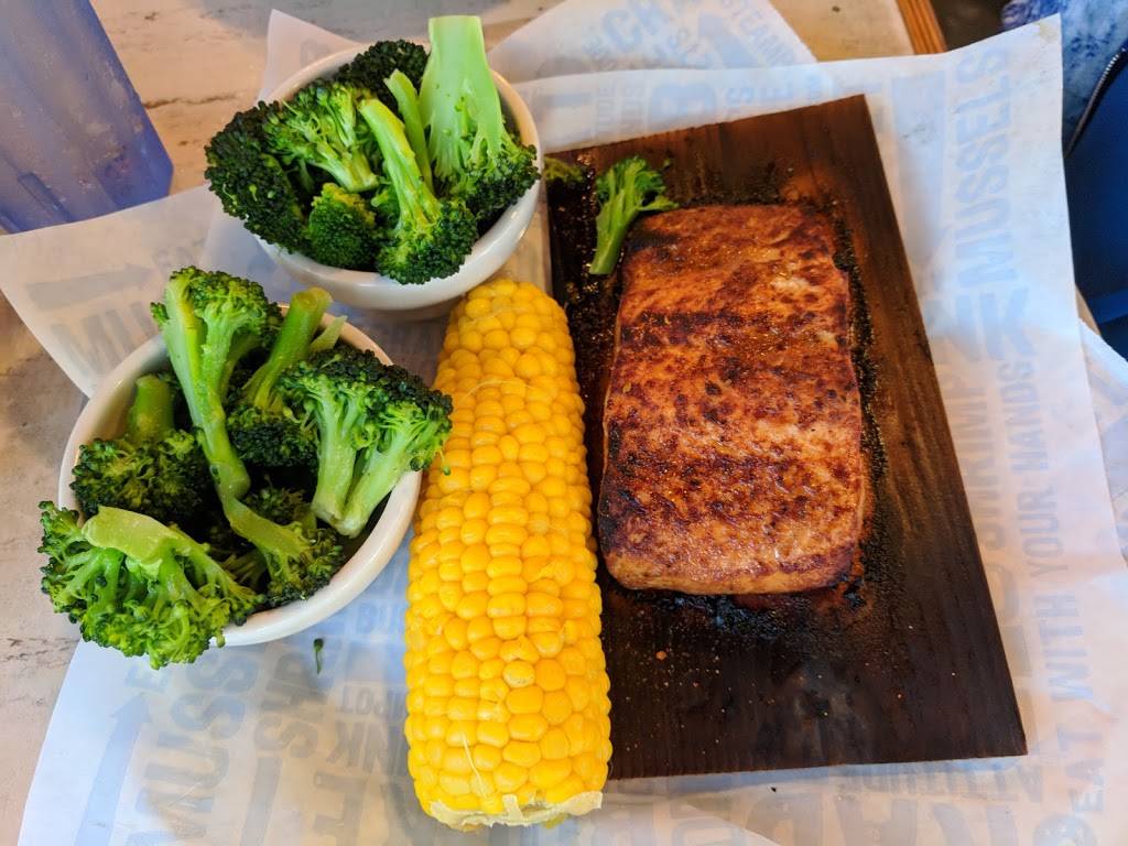 Joes Crab Shack | restaurant | 230 Portofino Way, Redondo Beach, CA 90277, USA | 3104061999 OR +1 310-406-1999