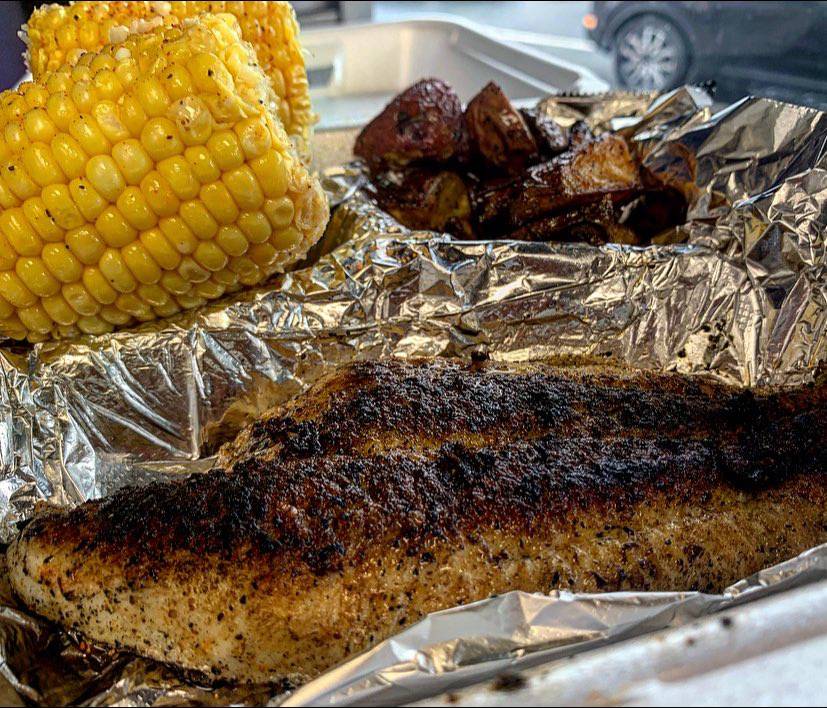 Surf vs Turf | restaurant | 2043 Fairfield Ave, Bridgeport, CT 06605, USA | 2039232019 OR +1 203-923-2019