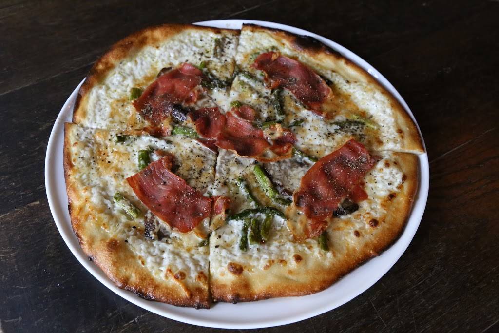 Old Bull Tavern | restaurant | 205 West St, Beaufort, SC 29902, USA | 8433792855 OR +1 843-379-2855