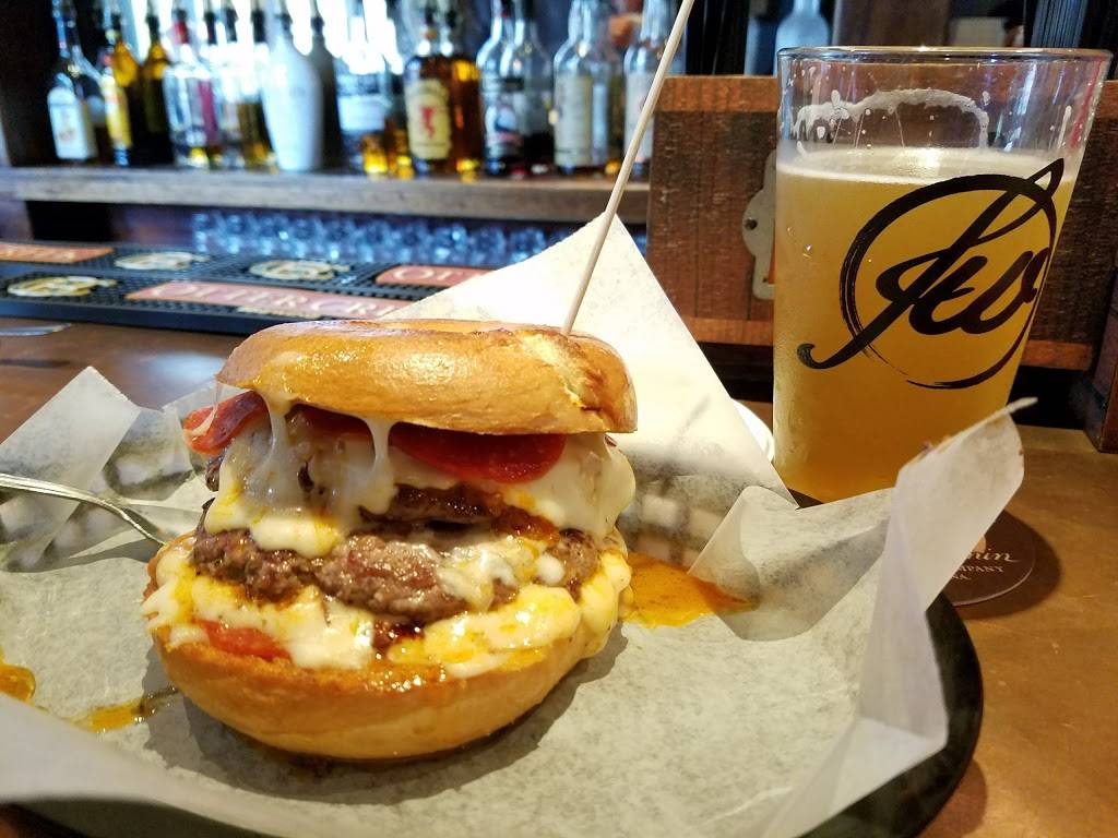 Luckys Last Chance | restaurant | 4421 Main St, Philadelphia, PA 19127, USA | 2155096005 OR +1 215-509-6005