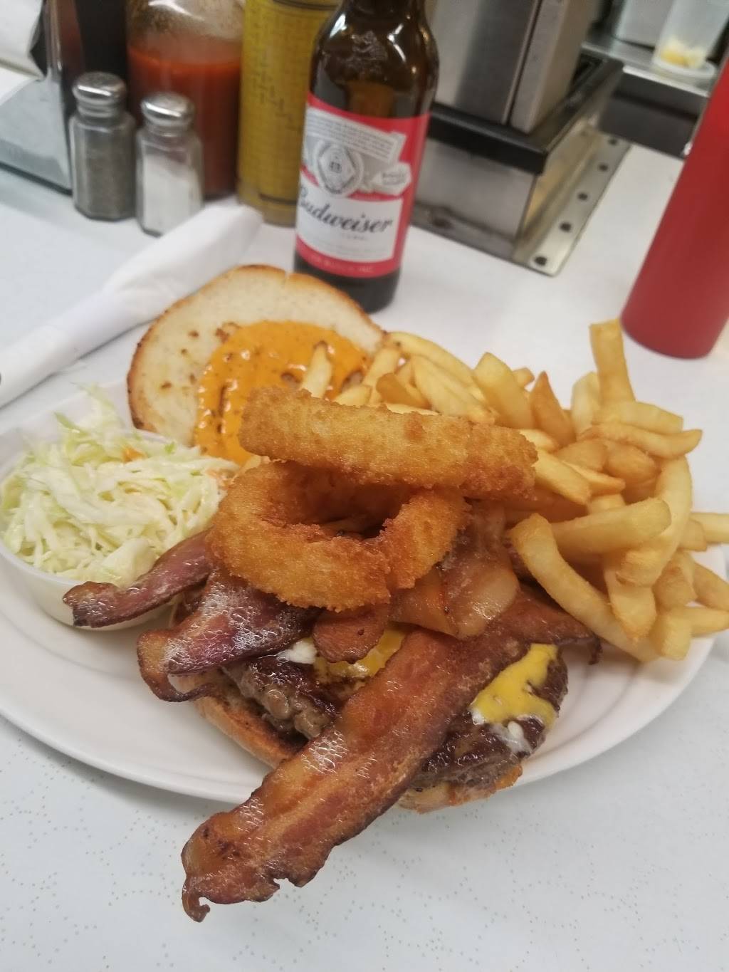 Truck Stop Diner | restaurant | 1 Hackensack Ave, Kearny, NJ 07032, USA | 9733444098 OR +1 973-344-4098