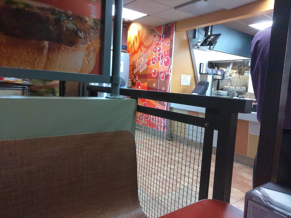 Jack in the Box | restaurant | 14050 N Stemmons Fwy, Farmers Branch, TX 75234, USA | 9722437979 OR +1 972-243-7979