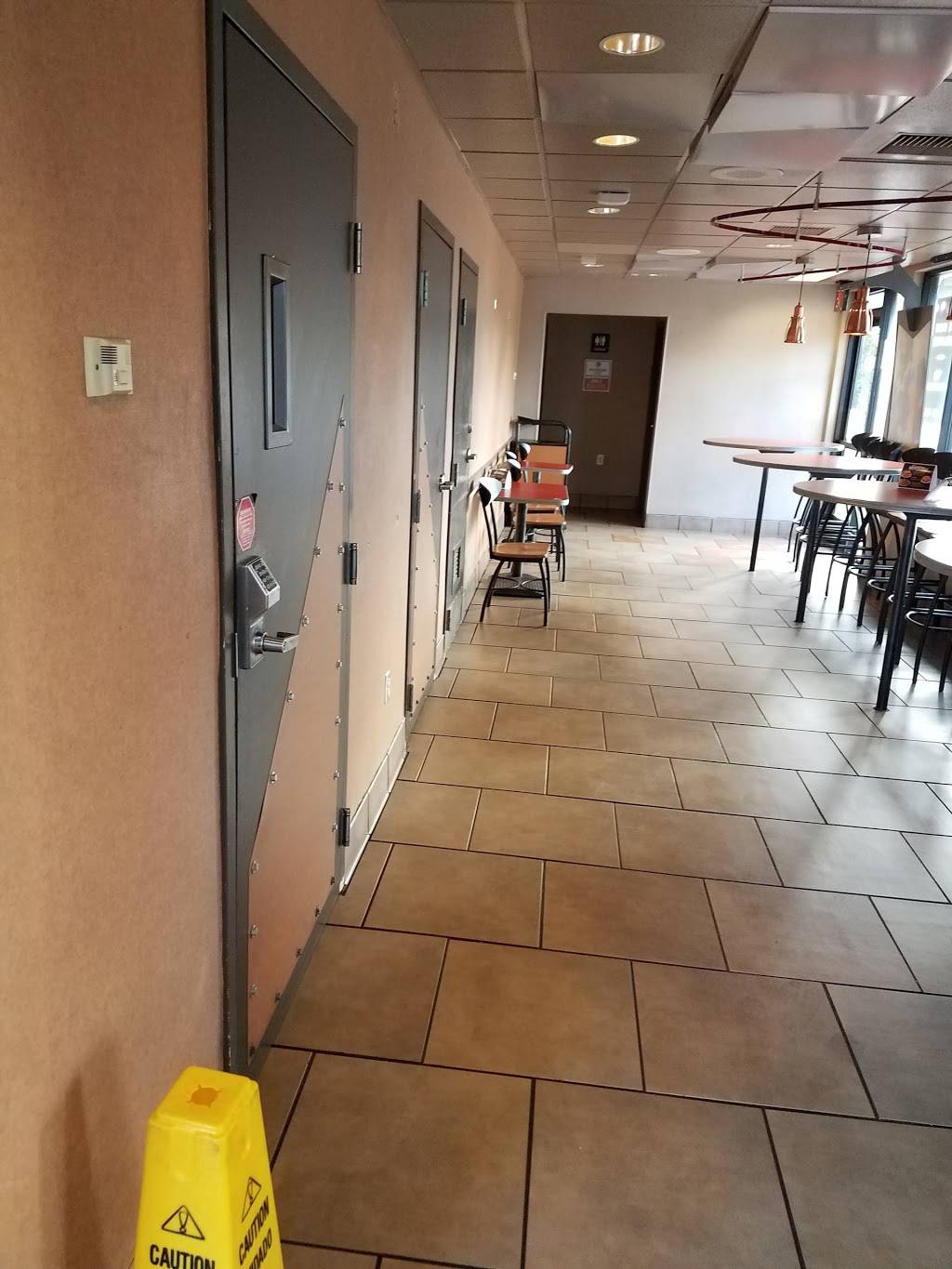 Jack in the Box | restaurant | 6510 Telegraph Ave, Oakland, CA 94609, USA | 5105475241 OR +1 510-547-5241