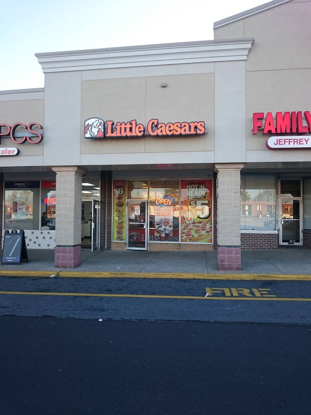 Little Caesars Pizza | meal takeaway | 3250 Red Lion Rd, Philadelphia, PA 19114, USA | 2156375555 OR +1 215-637-5555