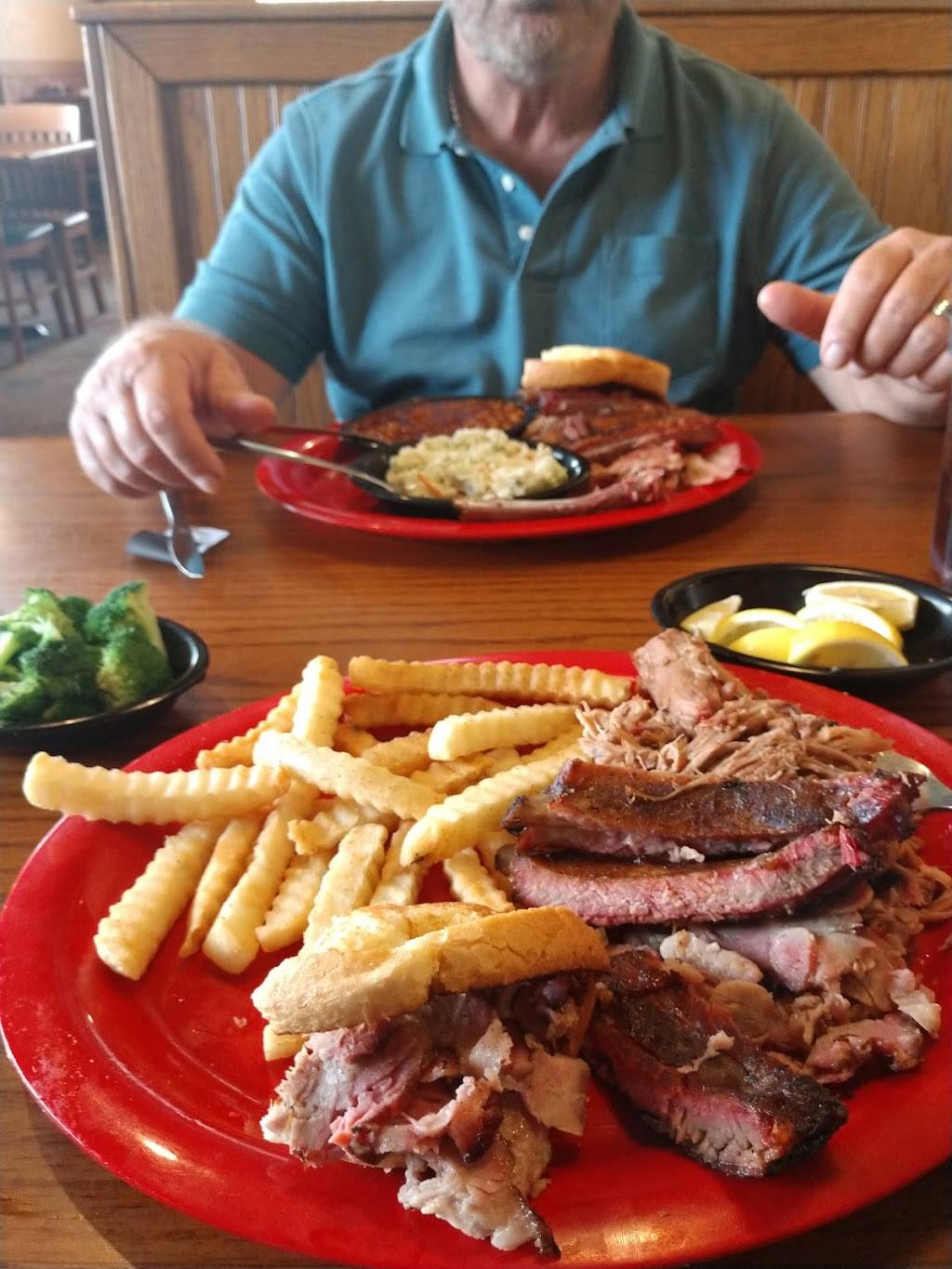 Sonnys BBQ | restaurant | 15800 US-441, Eustis, FL 32726, USA | 3525896888 OR +1 352-589-6888