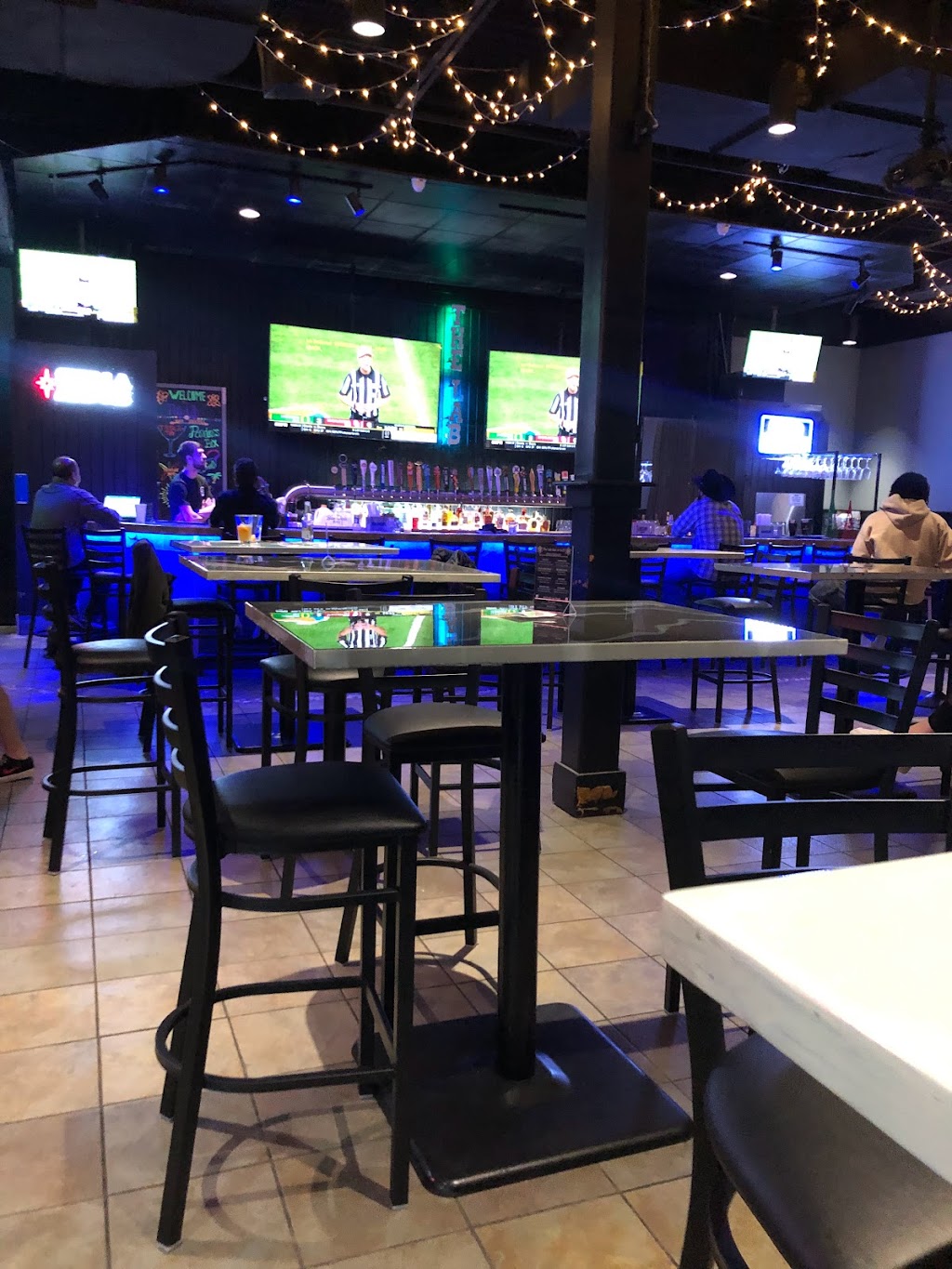 The Lab Bar and Grill | restaurant | 1333 N Santa Fe Ave, Edmond, OK 73012, USA | 4052163607 OR +1 405-216-3607