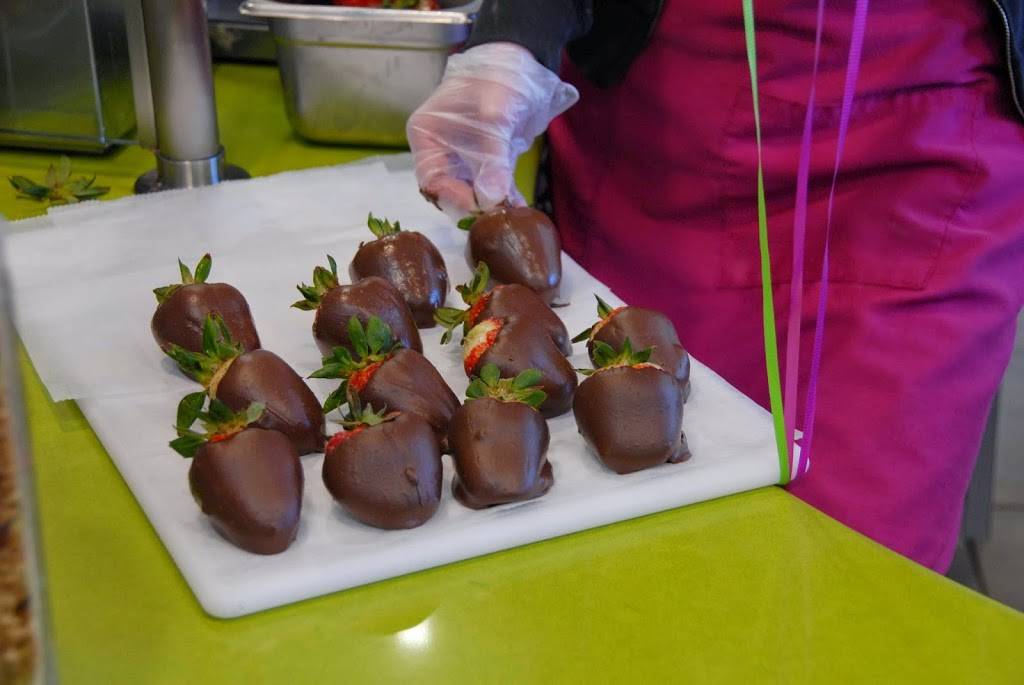 Menchies Frozen Yogurt | bakery | 17840 Chatsworth St, Granada Hills, CA 91344, USA | 8183687700 OR +1 818-368-7700