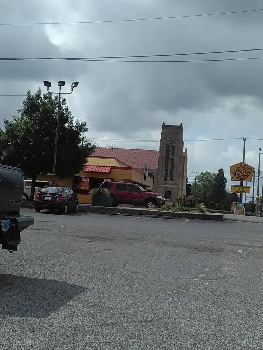 Churchs Chicken | restaurant | 430 S New Braunfels Ave, San Antonio, TX 78203, USA | 2105340111 OR +1 210-534-0111